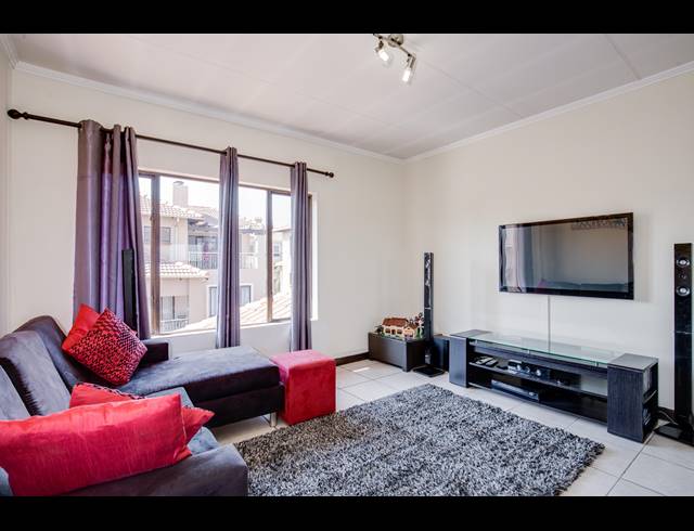 2 BEDROOM APARTMENT FOR SALE IN SUNNINGHILL